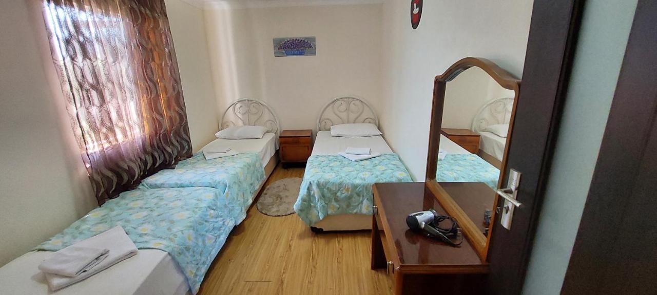 Hotel Liza Batumi Esterno foto